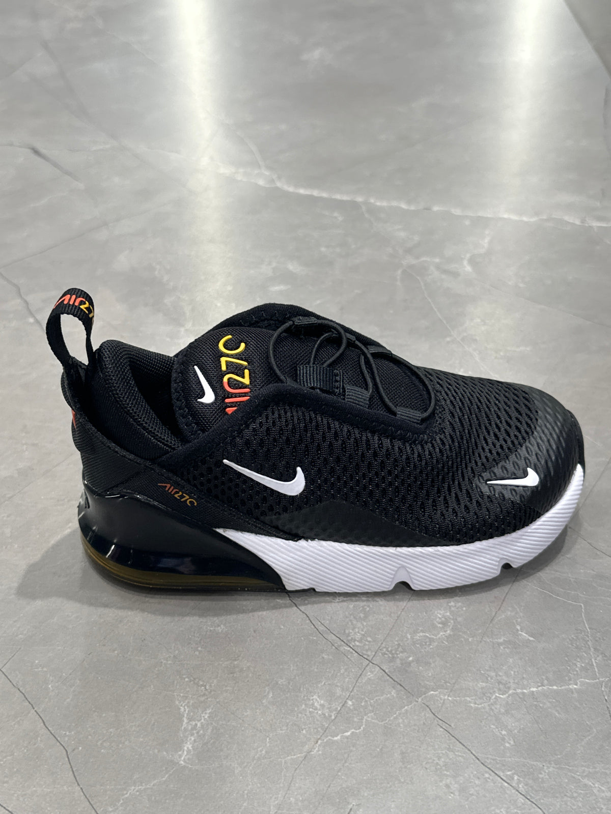 AIR MAX 270