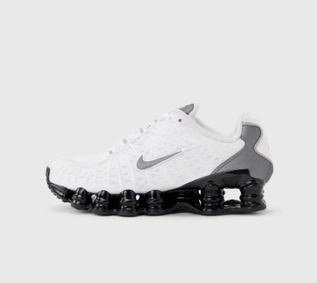 NIKE SHOX