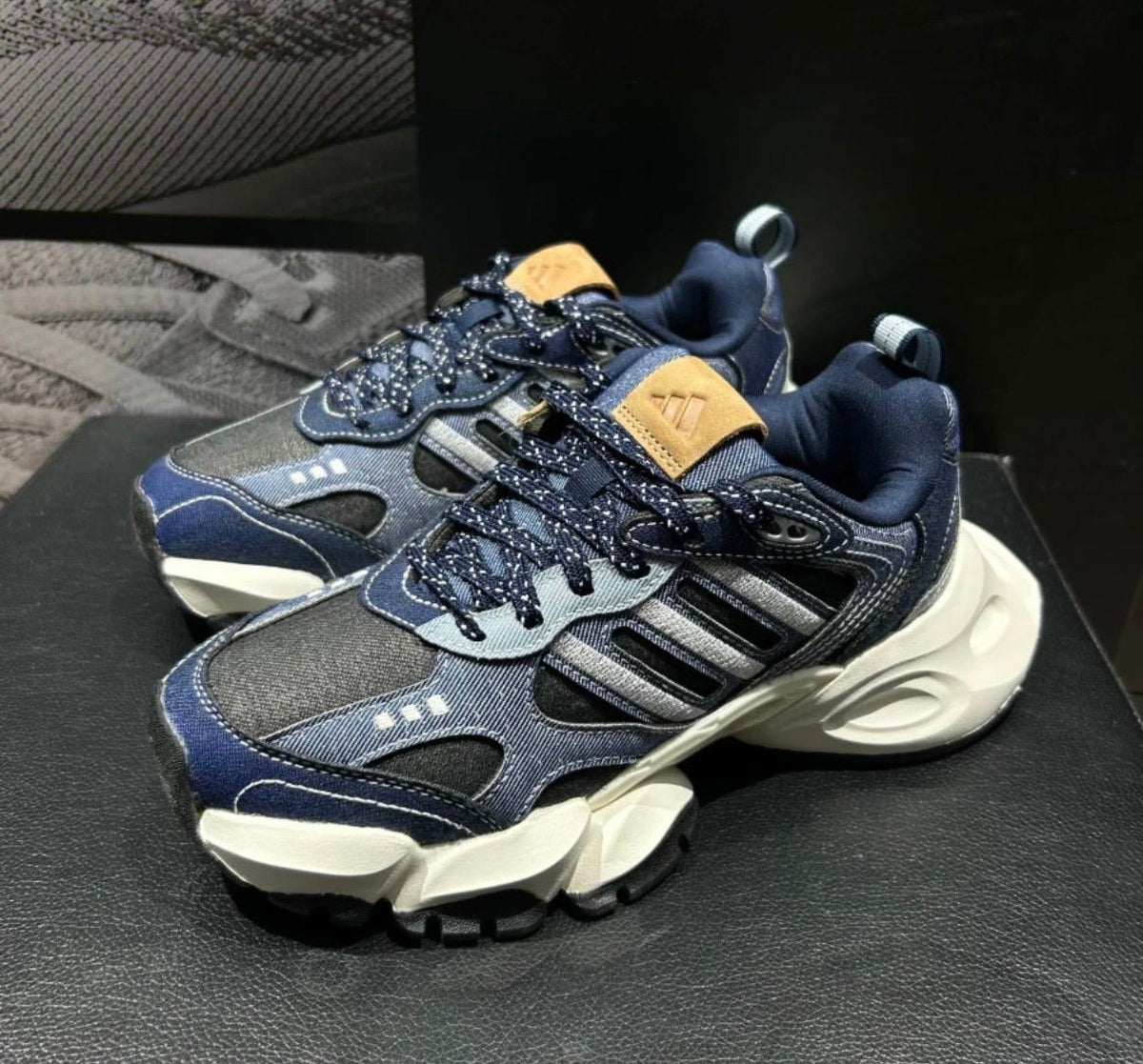 ADIDAS XLG RUNNER Jeans