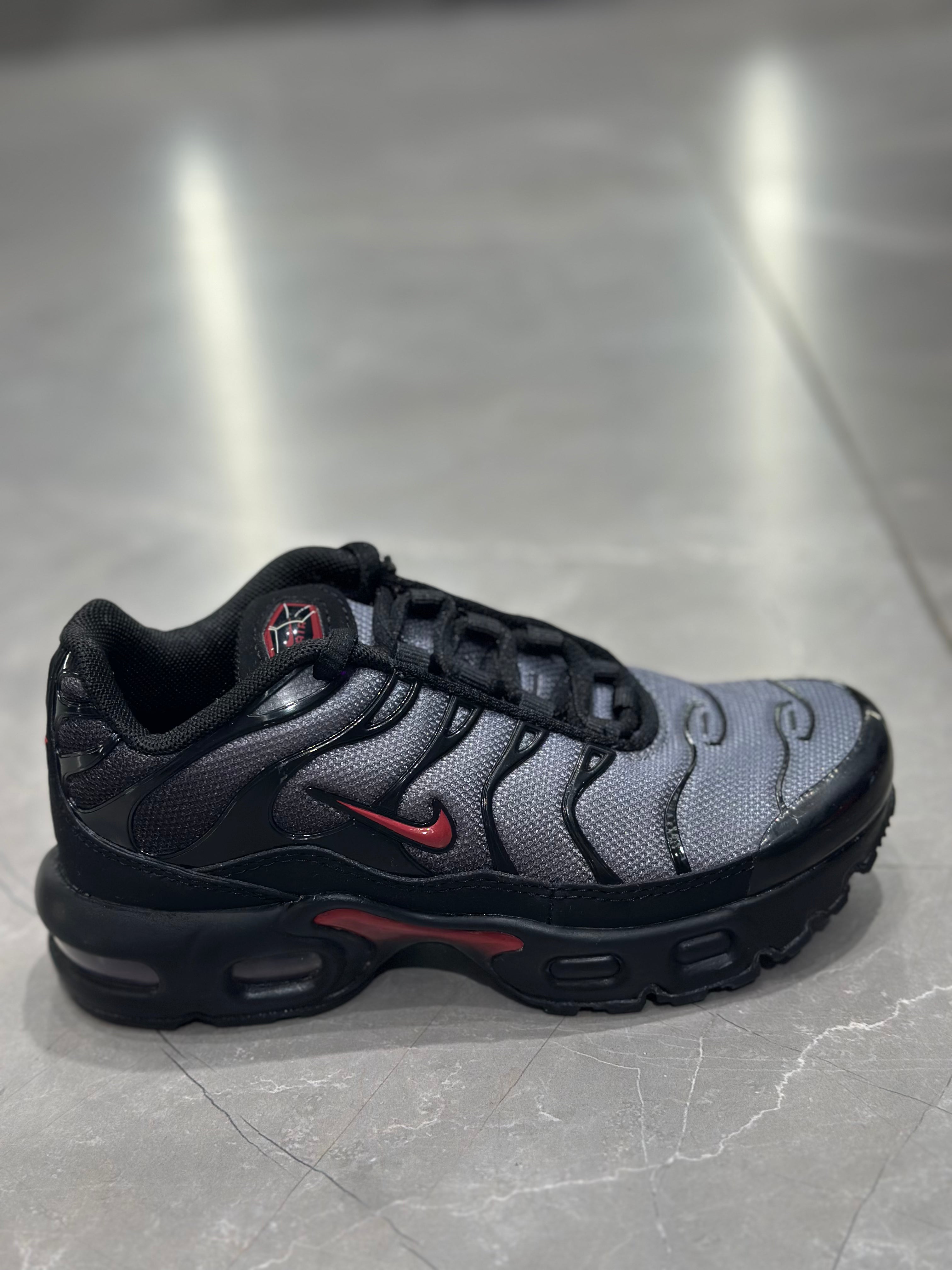 AIR MAX PLUS