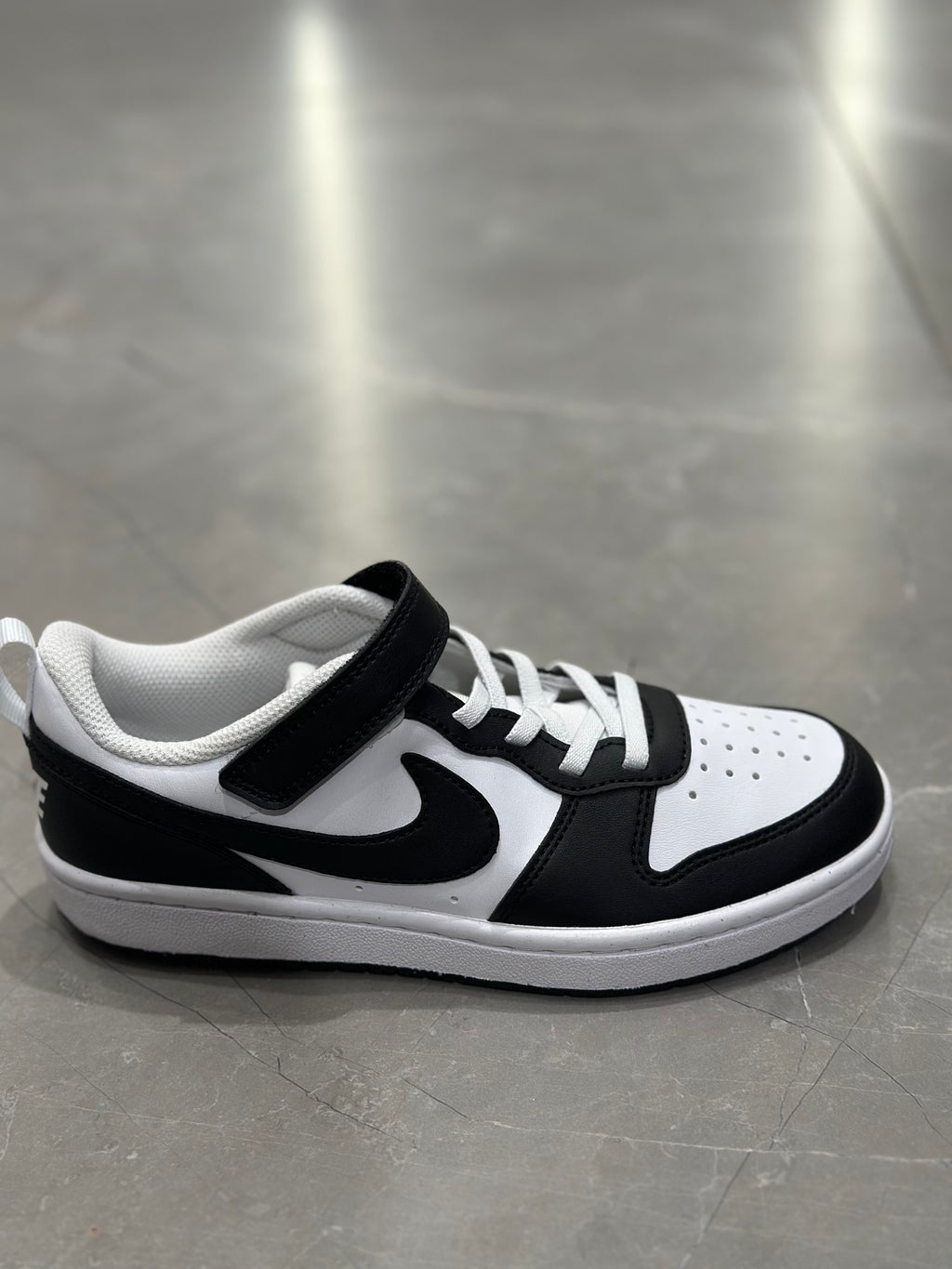 BOROUGH NIKE