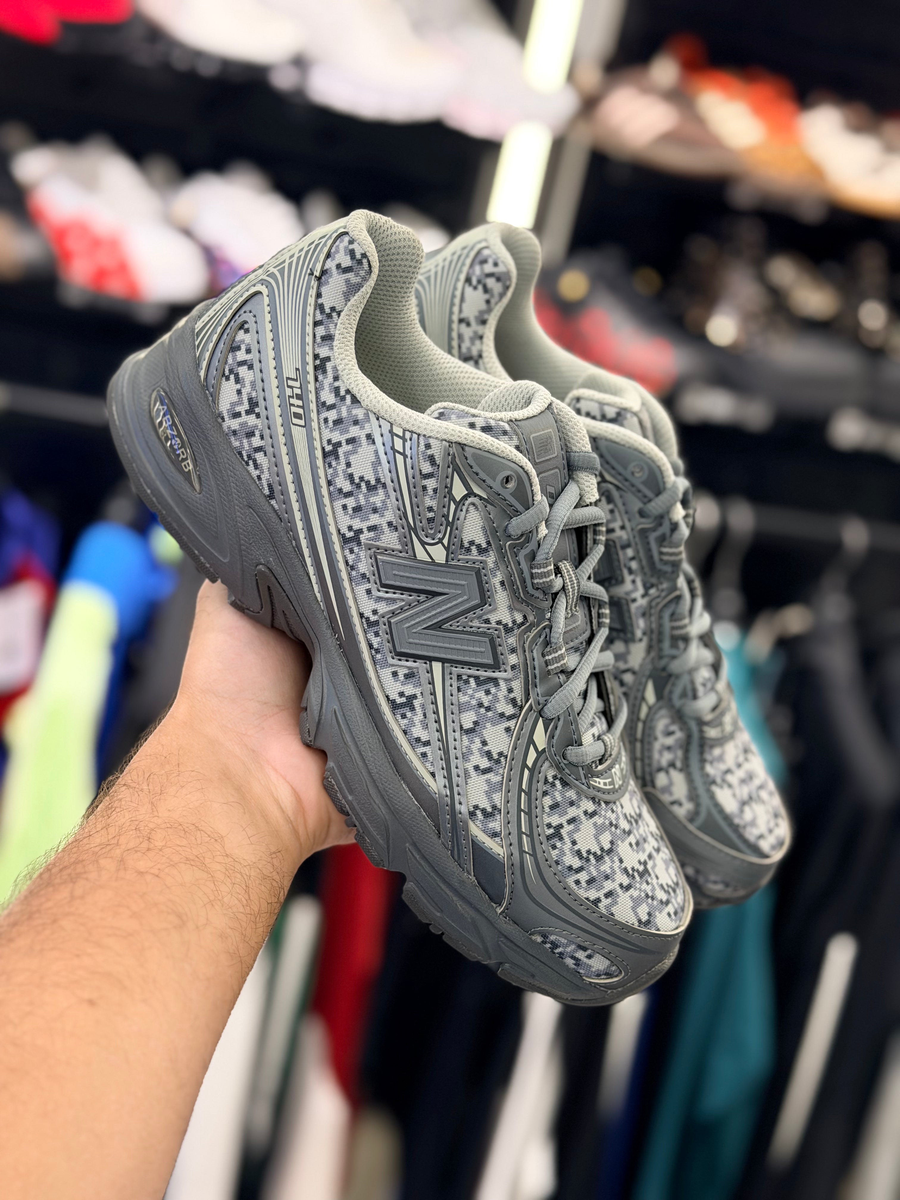 New Balance 740