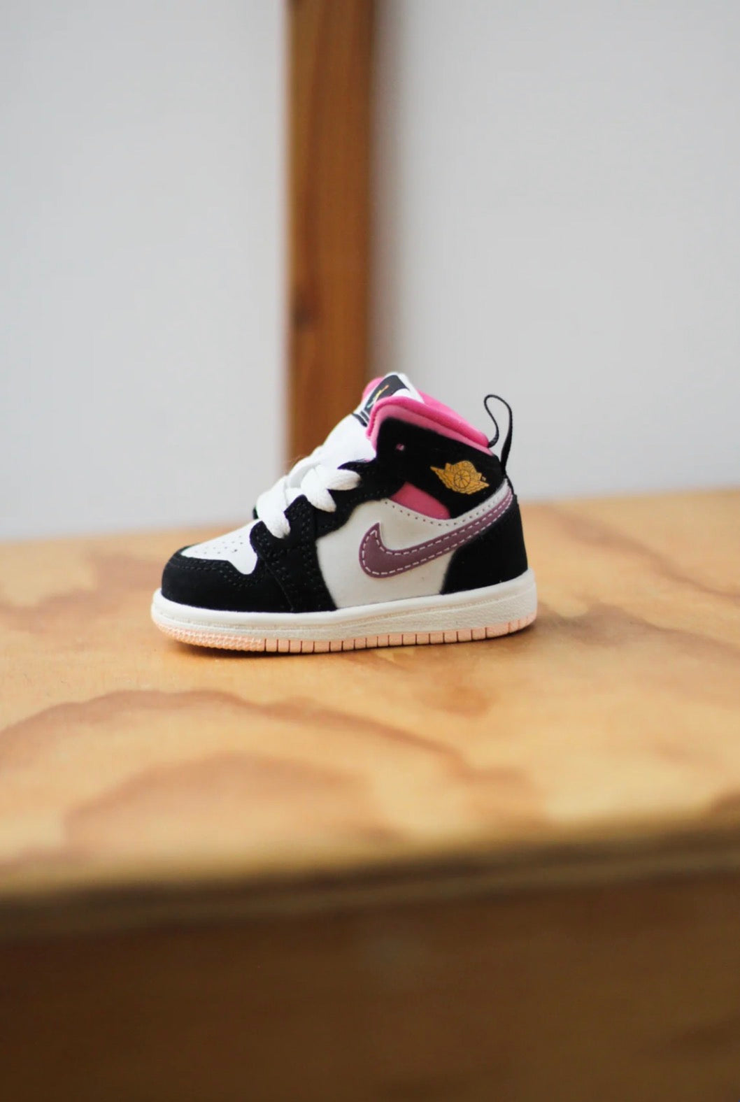 JORDAN 1 MID