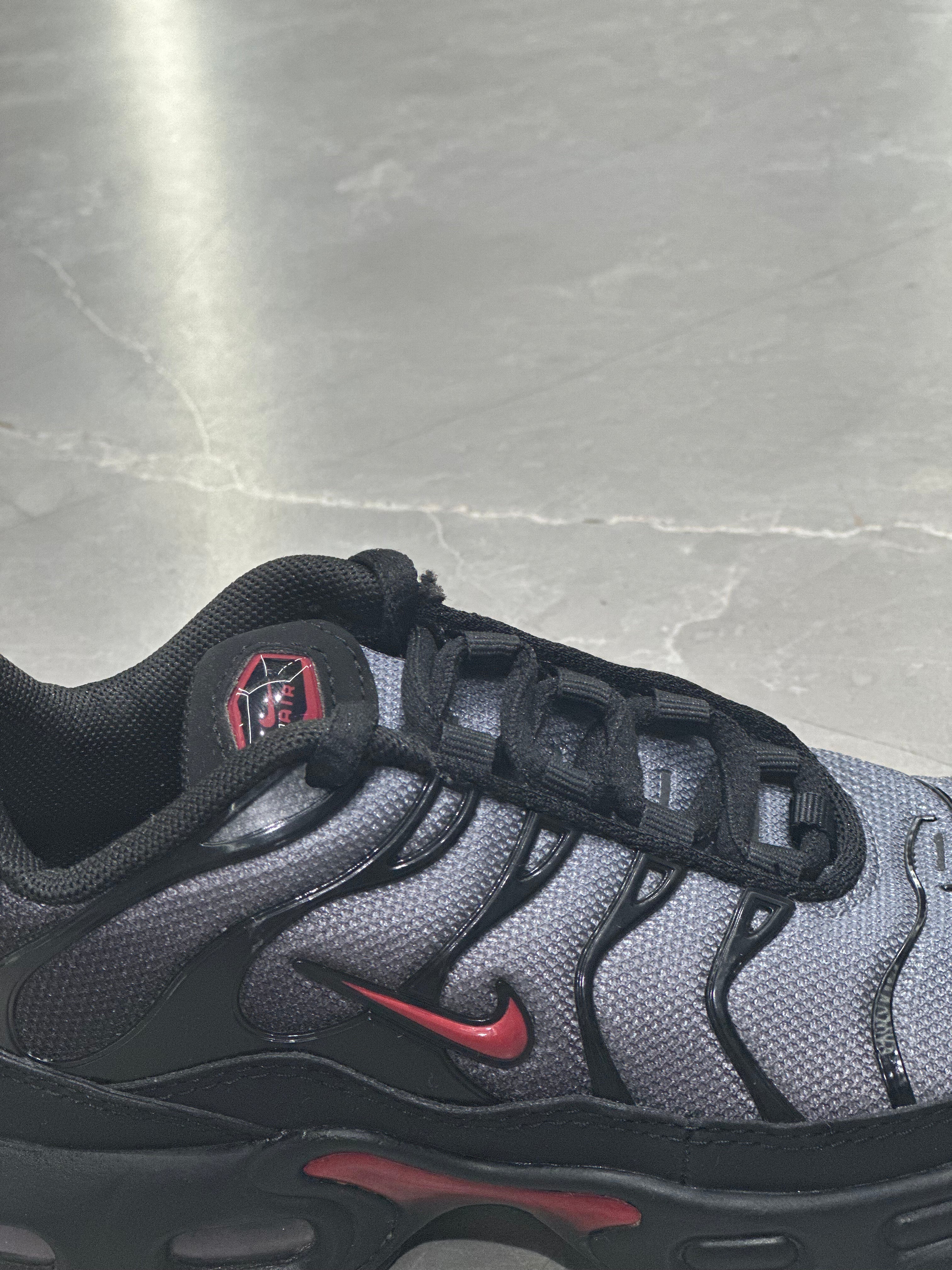 AIR MAX PLUS